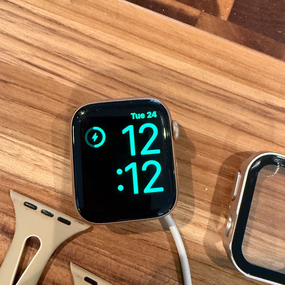 Apple Watch SE  44mm factory reset .